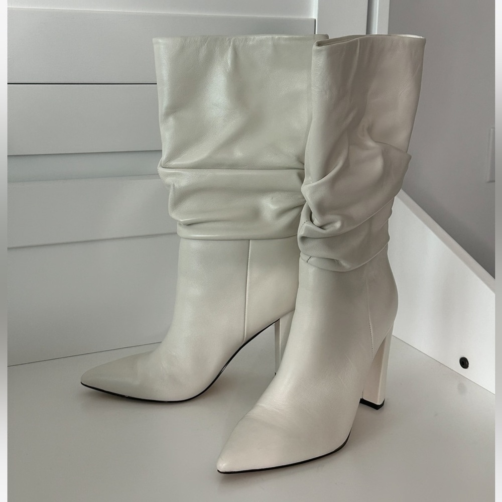 White Marc fisher boots sz 7.5